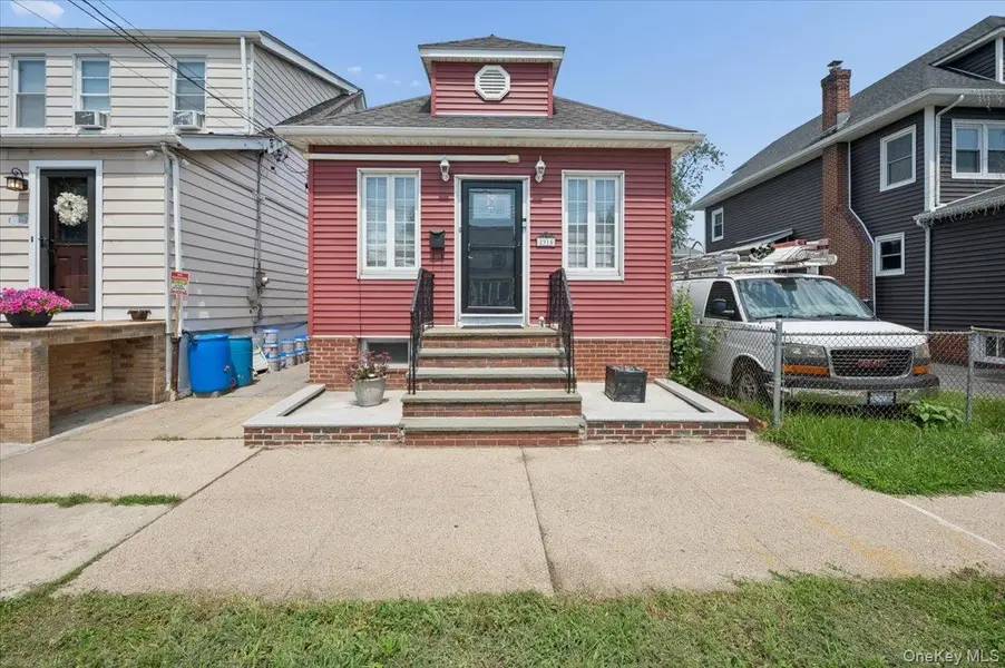 2915 Sommer PL, Bronx, NY 10465