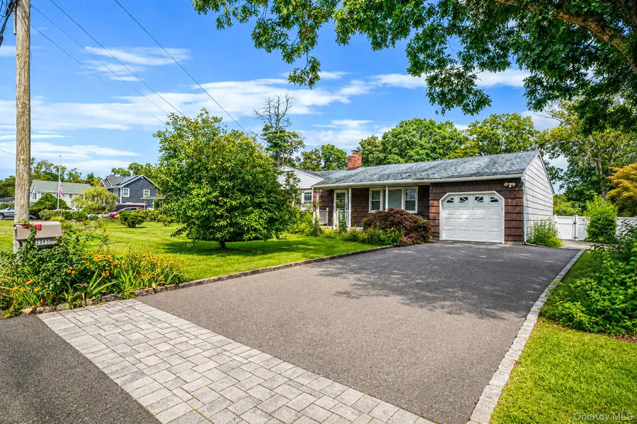 2345 Louis Kossuth AVE, Ronkonkoma, NY 11779