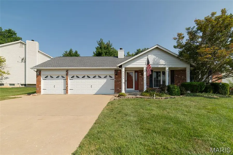 2296 Delaware DR, St Charles, MO 63303