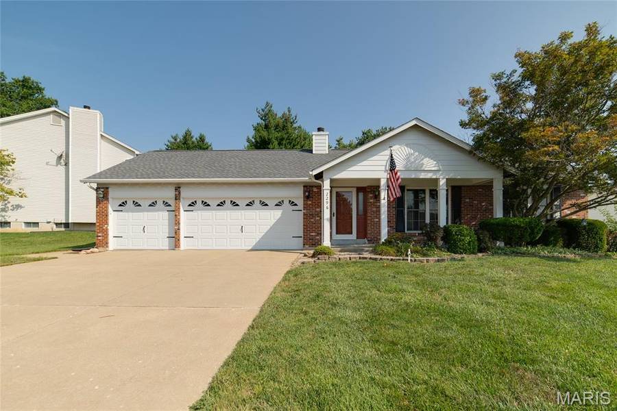 2296 Delaware DR, St Charles, MO 63303