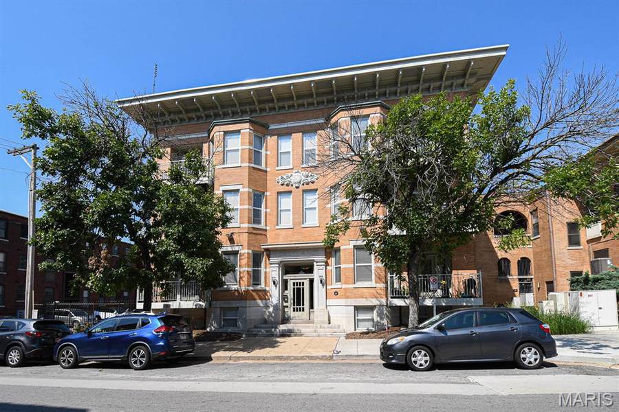 627 Clara AVE #104, St Louis, MO 63112