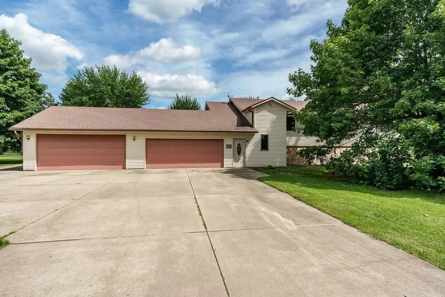 2379 Circle DR, Belvidere, IL 61008