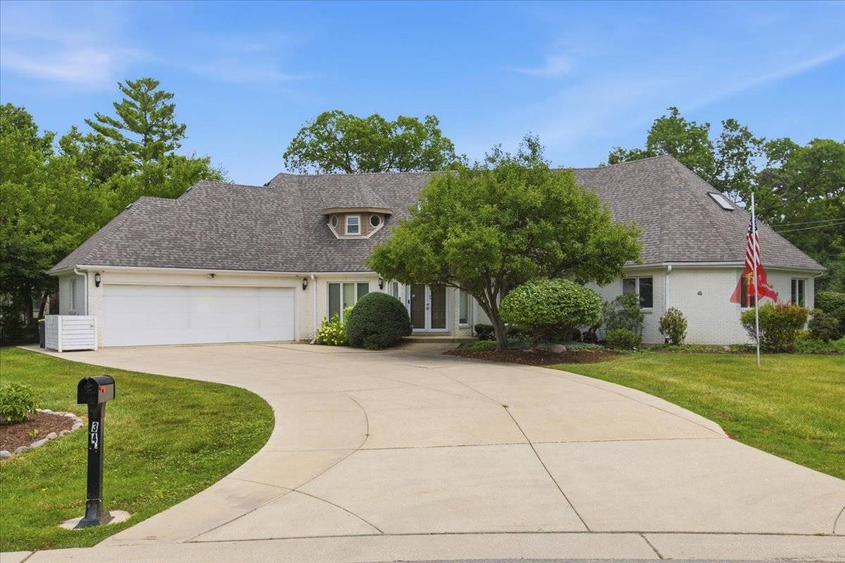 34 Robin Hood RNCH, Oak Brook, IL 60523