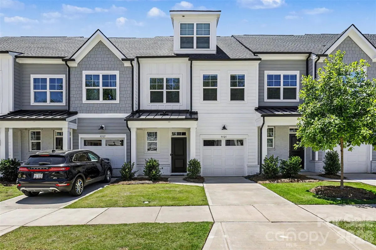 9521 Munsing DR, Charlotte, NC 28269