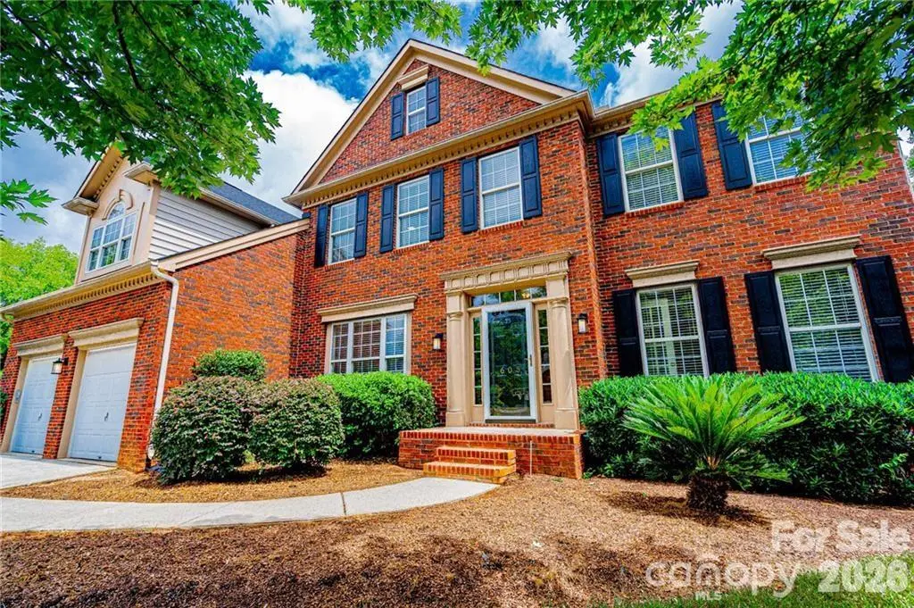 605 Queenswater LN, Waxhaw, NC 28173