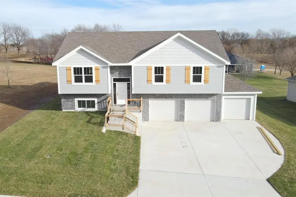 103 Sally CIR, Dearborn, MO 64439