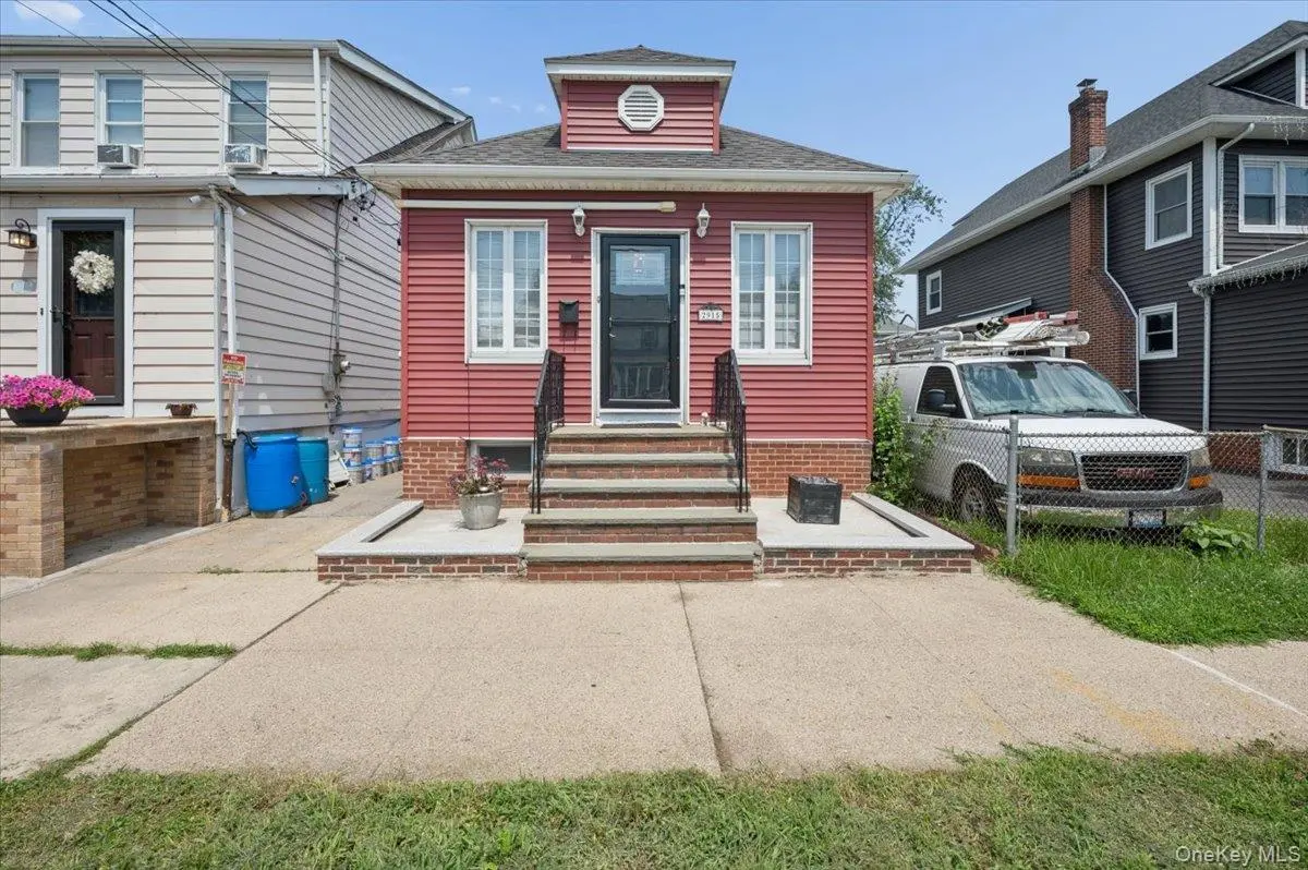 2915 Sommer PL, Bronx, NY 10465
