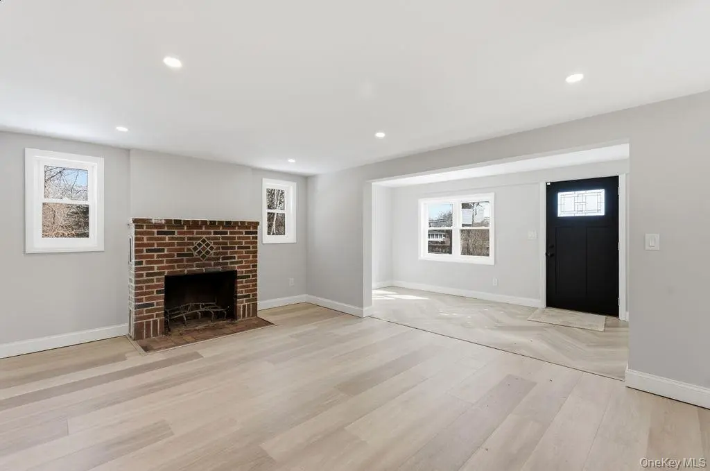 452 Montauk HWY, East Quogue, NY 11942