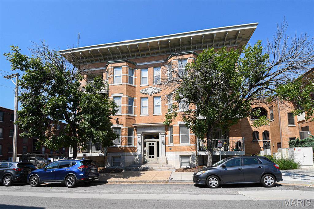 627 Clara AVE #104, St Louis, MO 63112