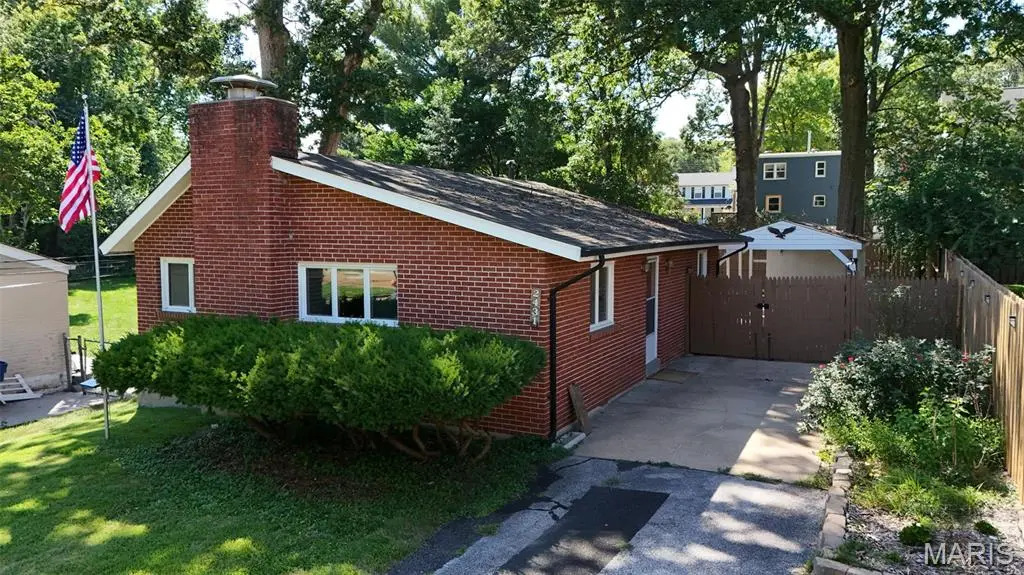 2431 Bremerton RD, Rock Hill, MO 63144