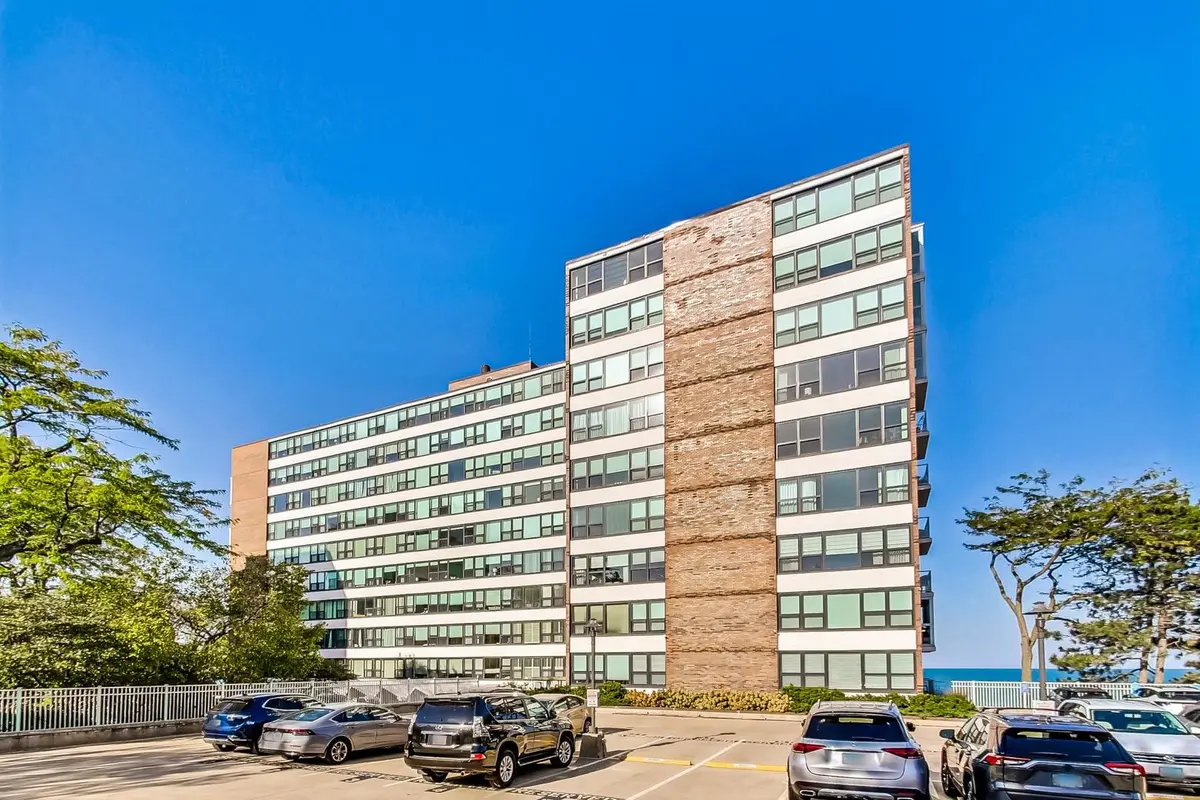 1616 Sheridan RD #6D, Wilmette, IL 60091