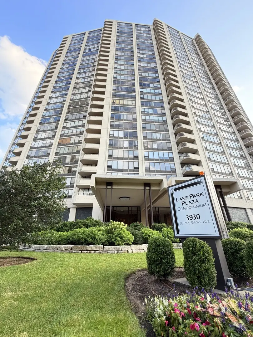 3930 N Pine Grove AVE #604, Chicago, IL 60613