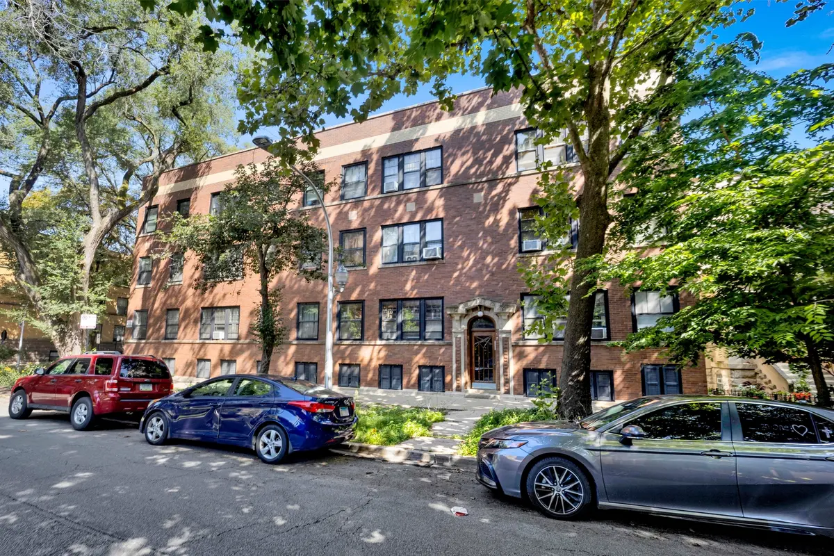 1318 W Granville AVE #3W, Chicago, IL 60660