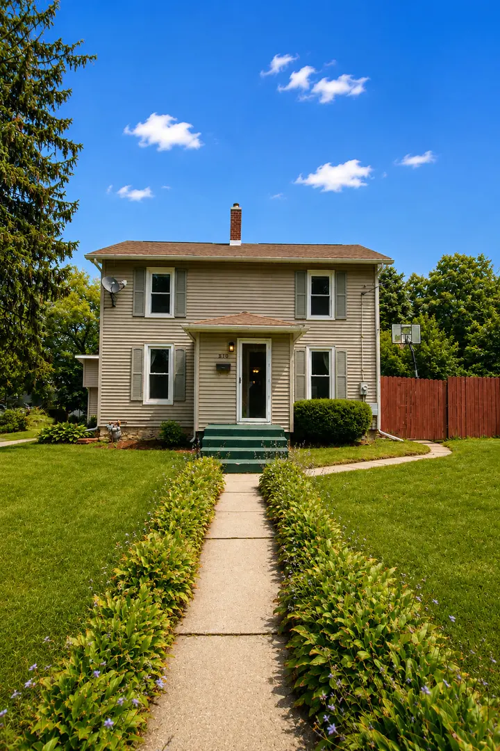 810 Hemlock AVE, Dixon, IL 61021