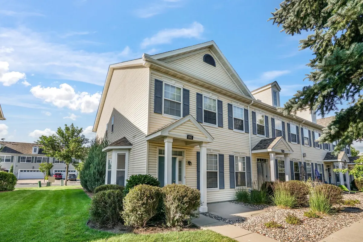 1692 Liberty CIR, Shakopee, MN 55379