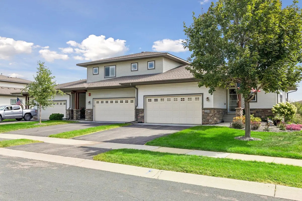 1232 Vernon DR, Carver, MN 55315