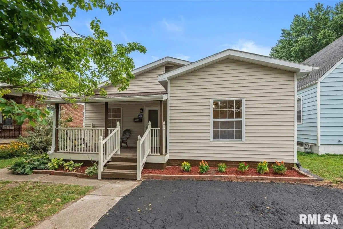 2004 S Pasfield ST, Springfield, IL 62704
