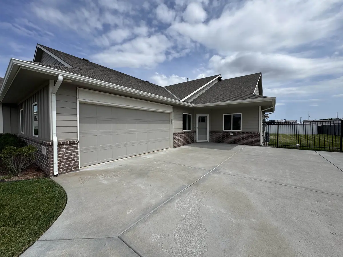 868 N Cloverleaf, Goddard, KS 67052