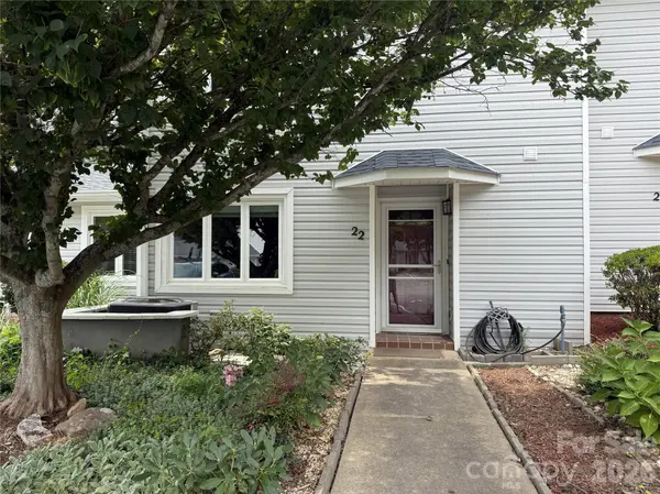 22 Hollybrook DR, Asheville, NC 28803