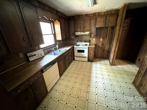 3968 Dover ST, Claremont, NC 28610