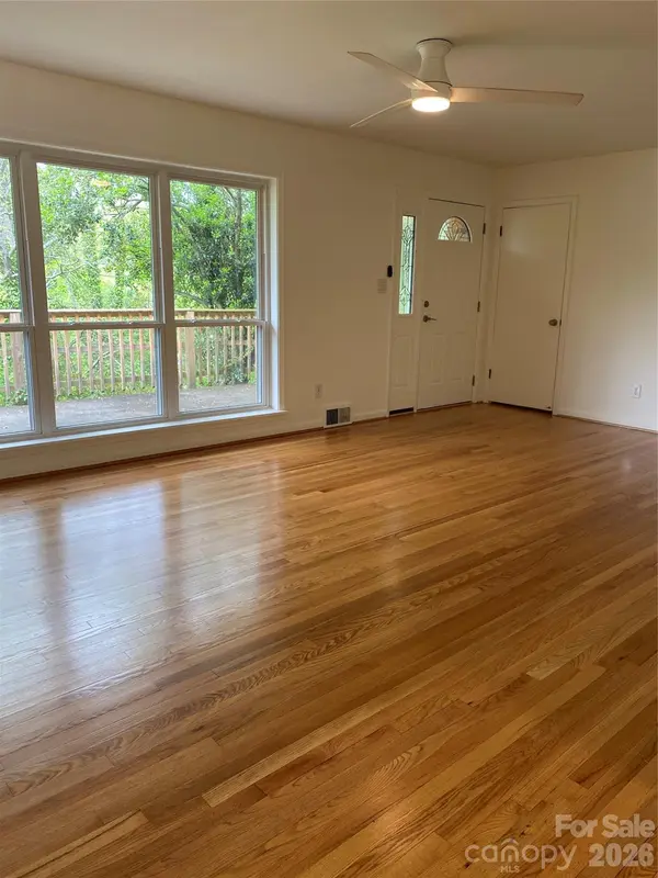 3 Quail Cove RD, Asheville, NC 28804