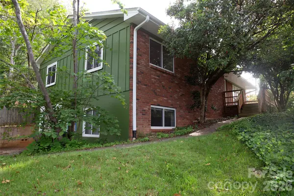 3 Quail Cove RD, Asheville, NC 28804