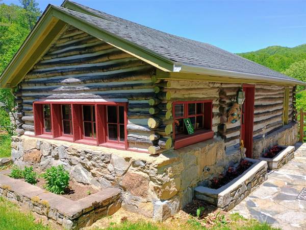 72 Chestnut Hill RD, Gerton, NC 28735