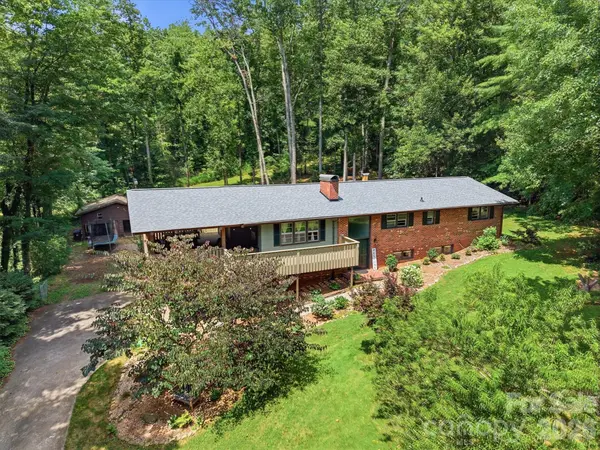 1125 Brockmore DR, Lenoir, NC 28645