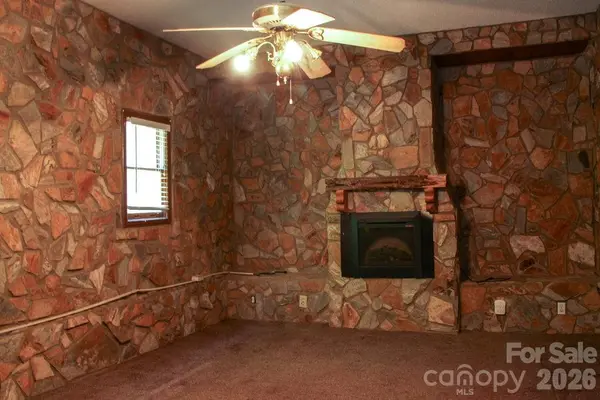 905 S 10th ST, Bessemer City, NC 28016