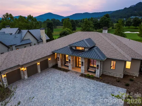 60 Walnut Valley Pkwy, Arden, NC 28704