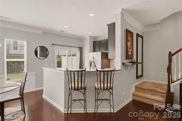 2433 Diplomat LN, Charlotte, NC 28210