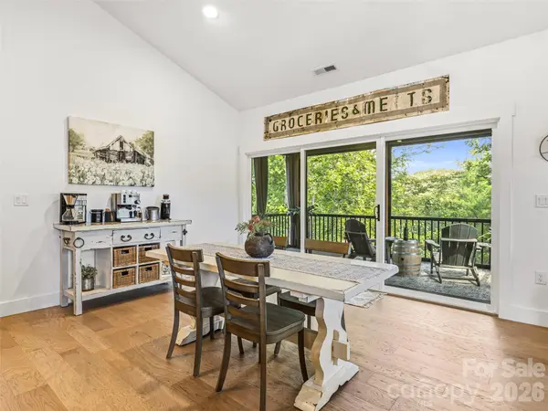 181 Byron Forest DR, Horse Shoe, NC 28742