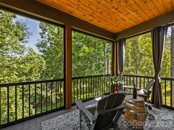181 Byron Forest DR, Horse Shoe, NC 28742