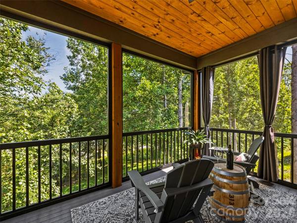 181 Byron Forest DR, Horse Shoe, NC 28742