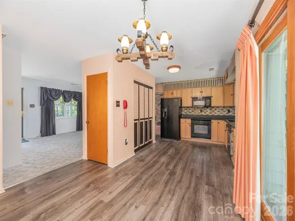 25 Laurel Park DR, Arden, NC 28704