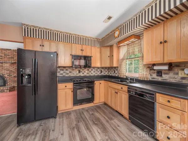 25 Laurel Park DR, Arden, NC 28704