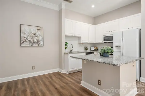 627 Garden District DR, Charlotte, NC 28202
