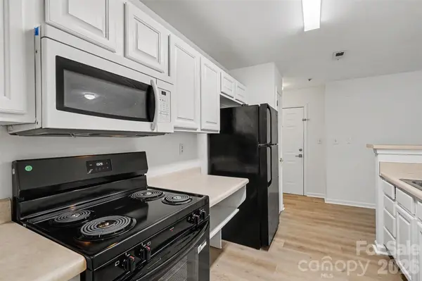9849 Campus Walk LN #D, Charlotte, NC 28262