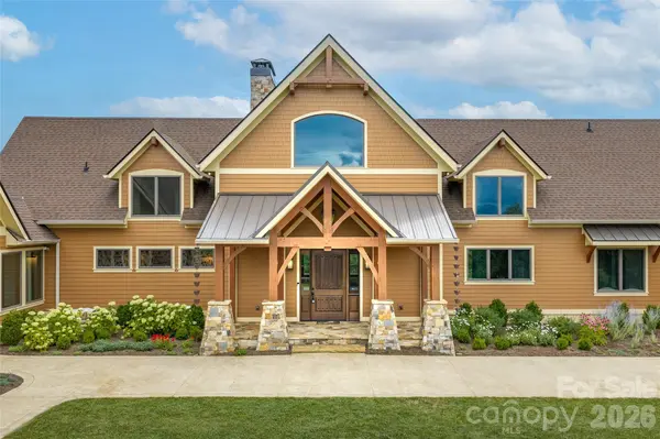 946 Ridge RD, Green Mountain, NC 28740