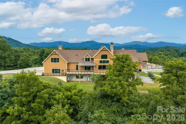 946 Ridge RD, Green Mountain, NC 28740