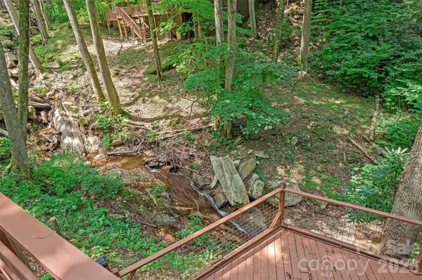 48 Gold Finch LN, Maggie Valley, NC 28751
