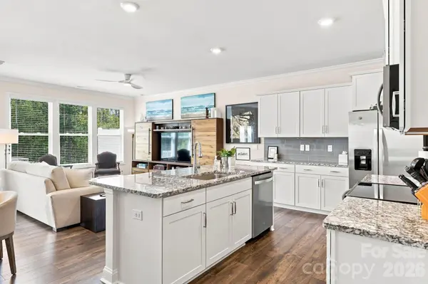 198 Creekview RD, Hendersonville, NC 28792