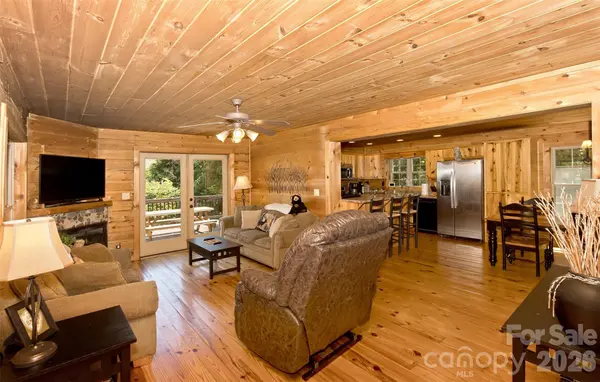 153 Tall Oaks DR, Maggie Valley, NC 28751