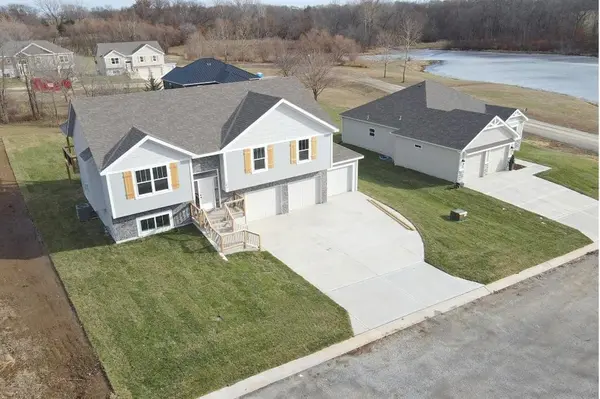 103 Sally CIR, Dearborn, MO 64439