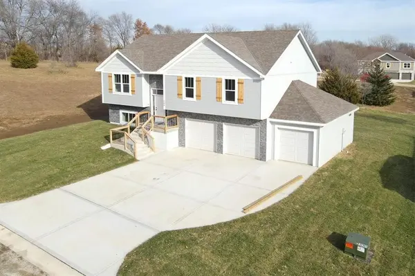 103 Sally CIR, Dearborn, MO 64439