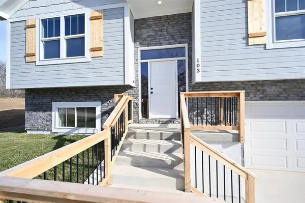 103 Sally CIR, Dearborn, MO 64439
