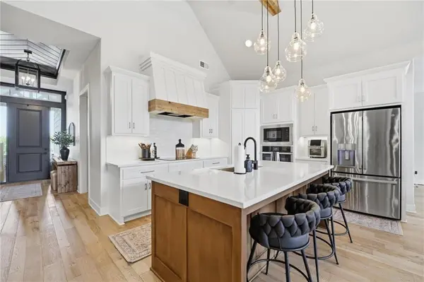 161 NW Carson DR, Lee's Summit, MO 64081