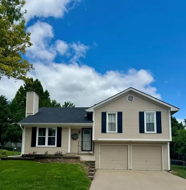 1320 Andrea DR, Liberty, MO 64068