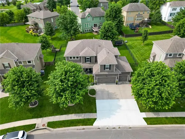 104 SW Shores DR, Lee's Summit, MO 64064
