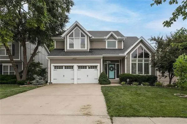 8910 W 132nd TER, Overland Park, KS 66213